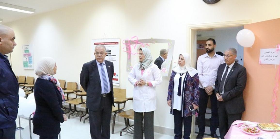 مبادرة الشهر الوردي في جامعة الزيتونة الأردنية