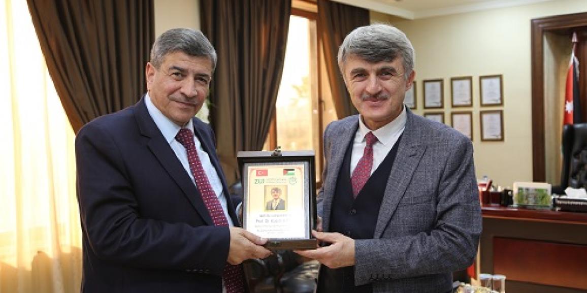جامعة “الزيتونة” توقع مذكرة تفاتهم مع جامعة كوتاهيا داملوبينار التركية