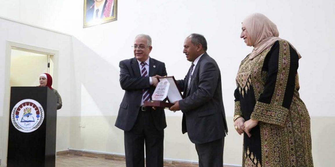 رئيس جامعة الزيتونة الأردنية يفتتح مسرح “الزيتونة” في مدرسة الأميرة ثروت