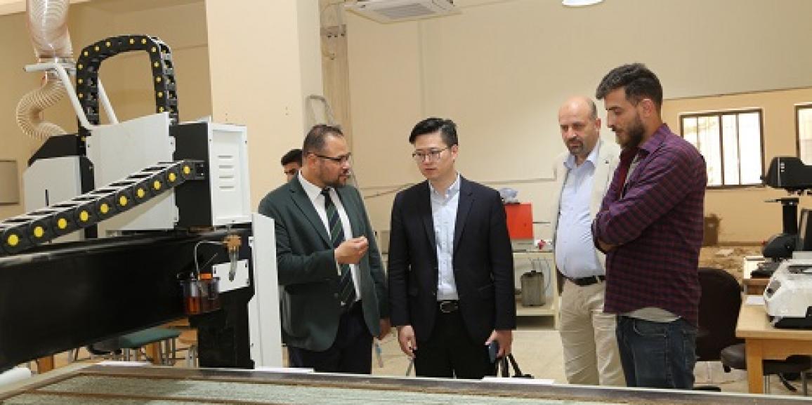 وفد من منظمة الامم المتحدة للتنمية الصناعية يزور جامعة الزيتونة الاردنية