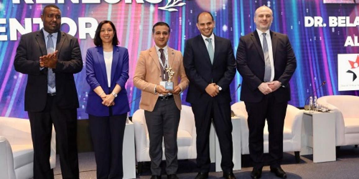 عضو هيئة تدريس في جامعة “الزيتونة” يحصد جائزة أفضل مرشد لرواد الأعمال بالعالم العربي