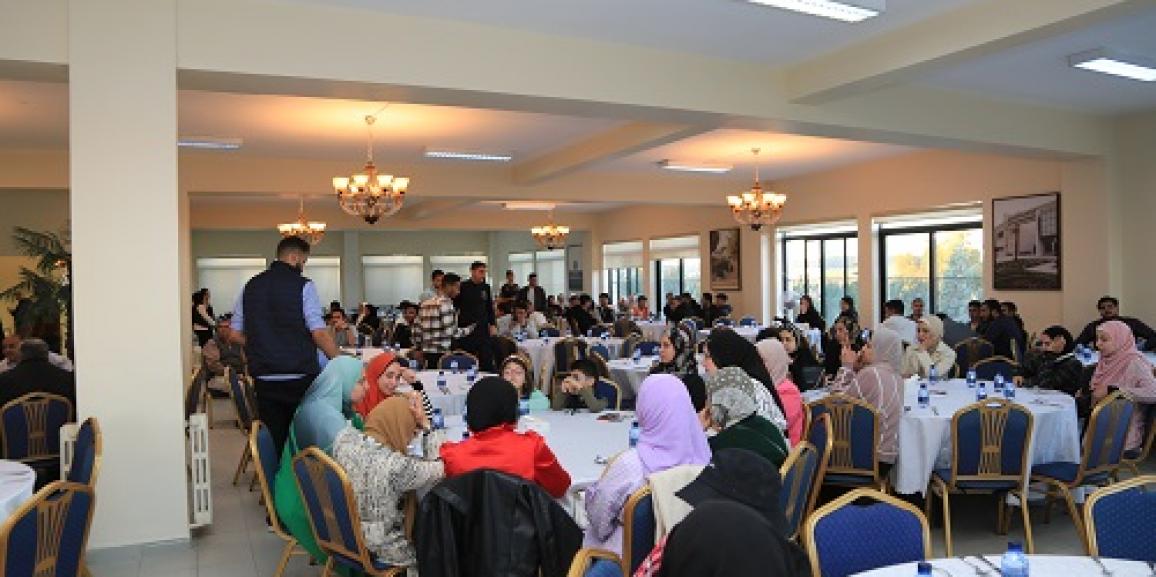 جامعة “الزيتونة” تقيم إفطاراً رمضانياً للطلبة الوافدين من مصر