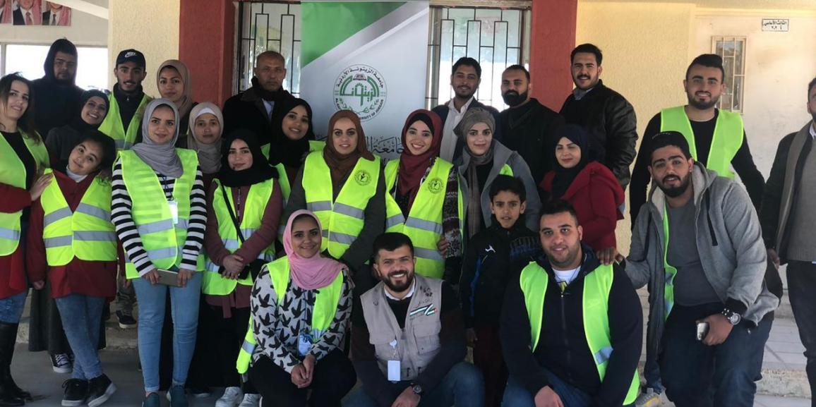 نظمت جامعة الزيتونة الأردنية يوماً تطوعياً في خدمة المجتمع المحلي في مدرسة مغاير مهنا الأساسية في لواء الموقر