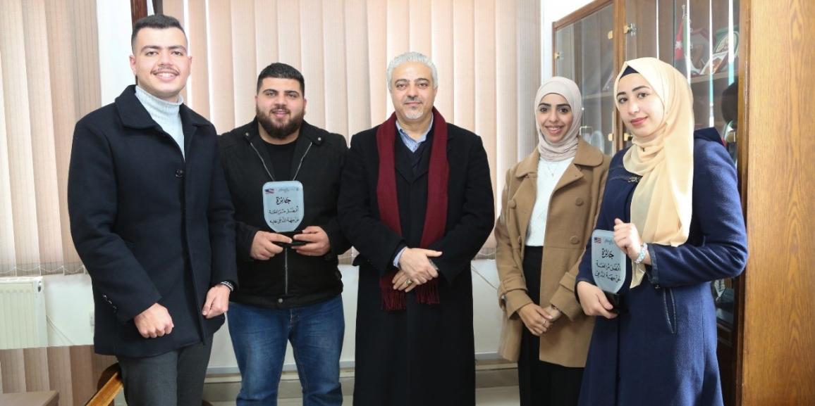 جامعة الزيتونة الأردنية تكرم فريق طلاب المحاكمات الصورية