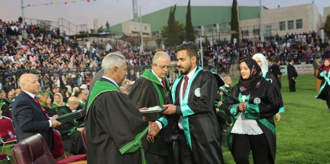 جامعة الزيتونة الأردنية تحتفل بتخريج فوجها الثاني والعشرين