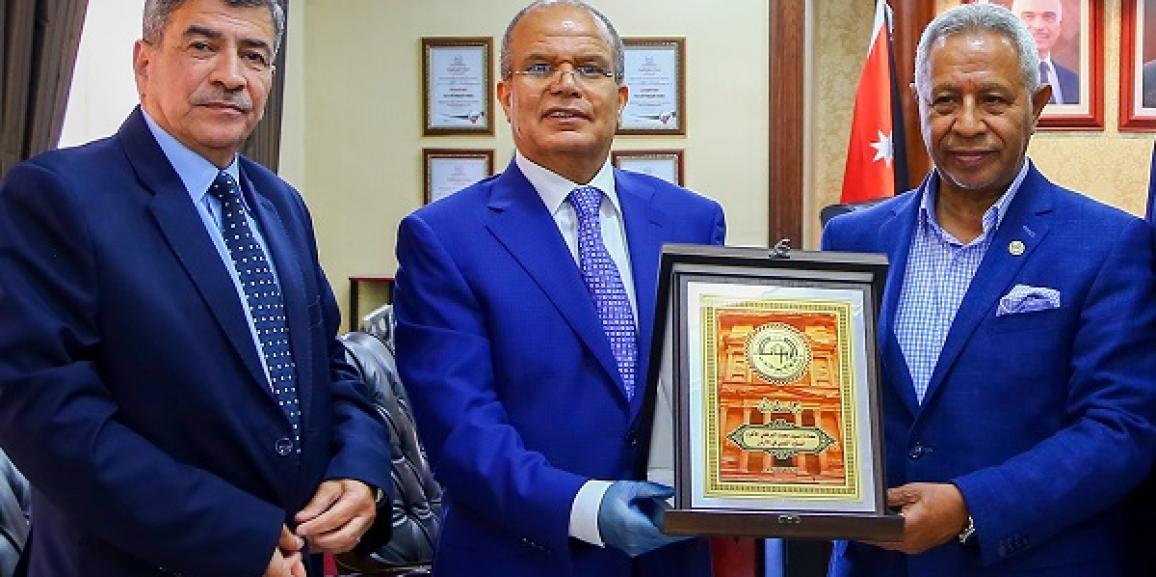 رئيس جامعة الزيتونة الأردنية يستقبل السفير الليبي