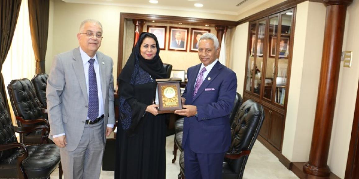 الدكتور تركي عبيدات يلتقي الشيخة هند بنت عبدالعزيز القاسمي في جامعة الزيتونة الأردنية