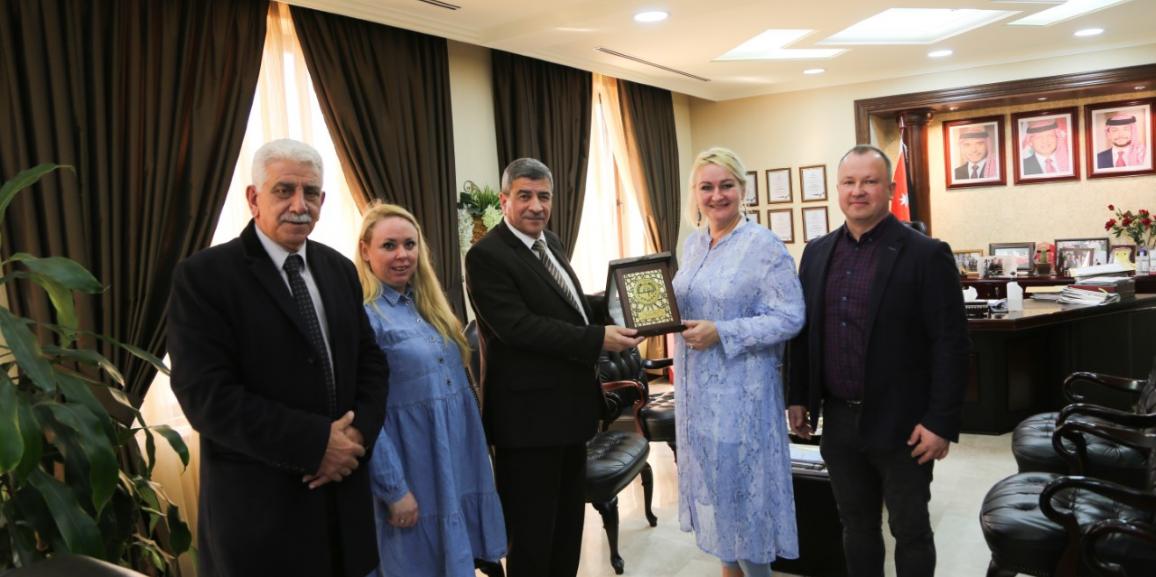 بحث سبل تعزيز التعاون بين الزيتونة الأردنية وكلايبيديا اللتوانية