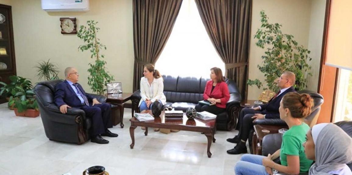 رئيس جامعة الزيتونة الأردنية يلتقي مديرة مؤسسة صداقة