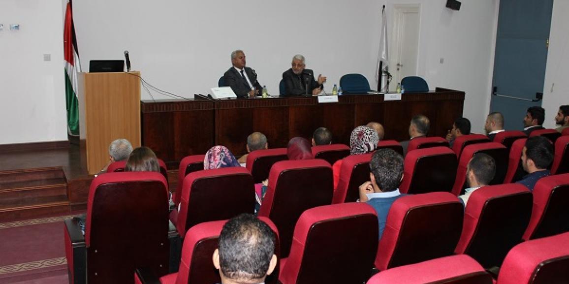 The Iraqi cultural attaché meets with the Iraqi students at the University