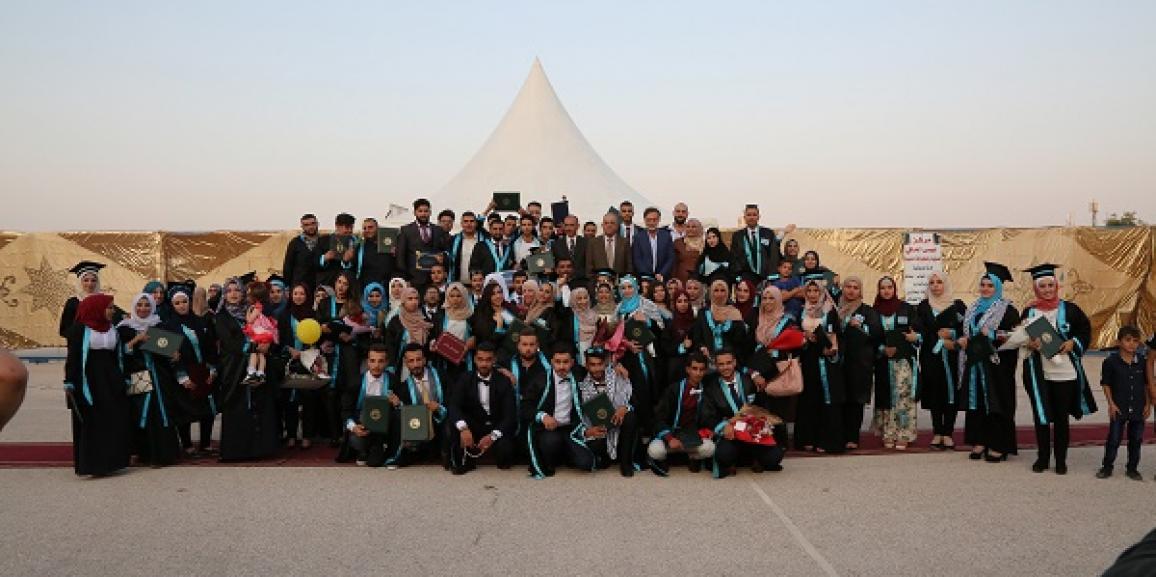 الدكتور تركي عبيدات يرعى حفل تخريج طلبة دورات الدبلوم التدريبي لمركز الاستشارات وخدمة المجتمع في الجامعة