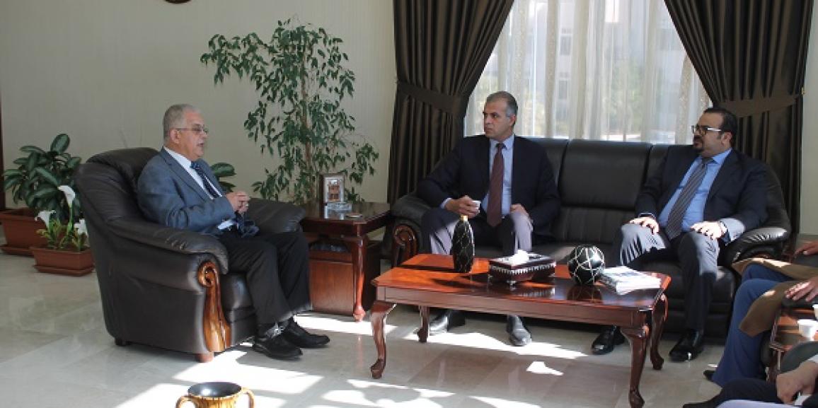 رئيس الجامعة الدكتور تركي عبيدات يستقبل القنصل المصري