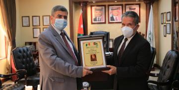 رئيس جامعة الزيتونة الأردنية يستقبل السفير المكسيكي