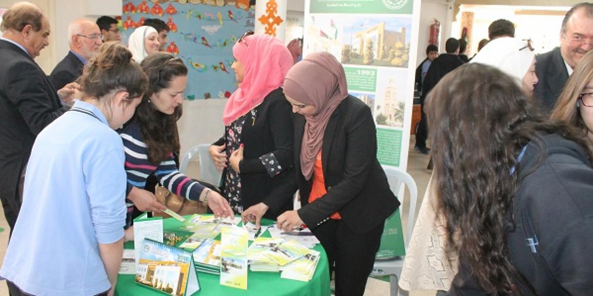 جامعة الزيتونة الأردنية تشارك في يوم “المهن والجامعات” في مدرسة الأمير حمزة بن الحسين