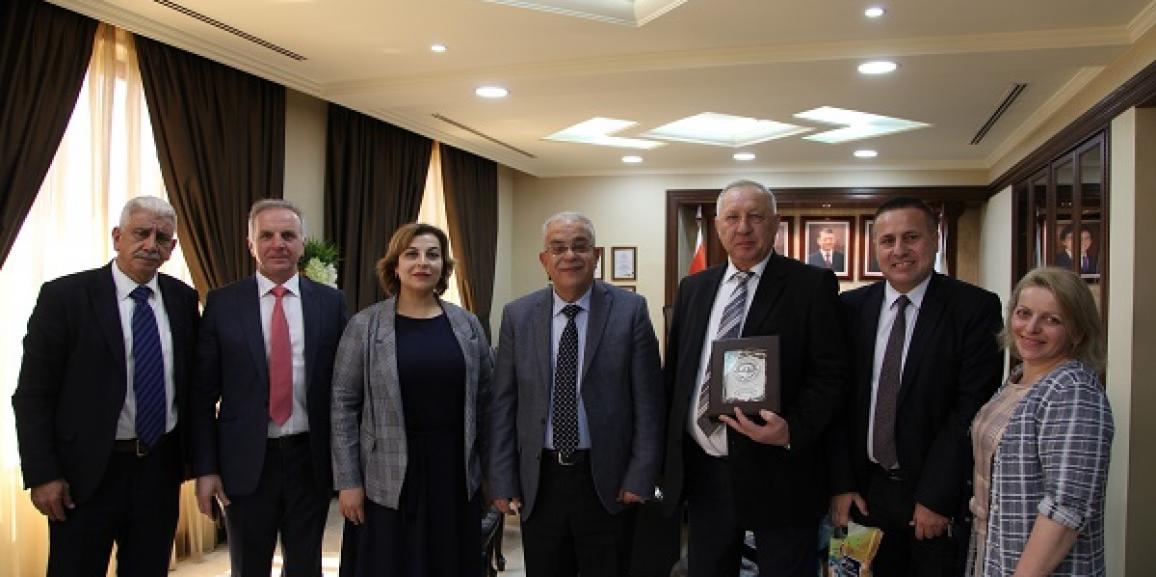 الزيتونة الأردنية تبحث التعاون مع رئيس جامعة استراخان الحكومية الطبية الروسية