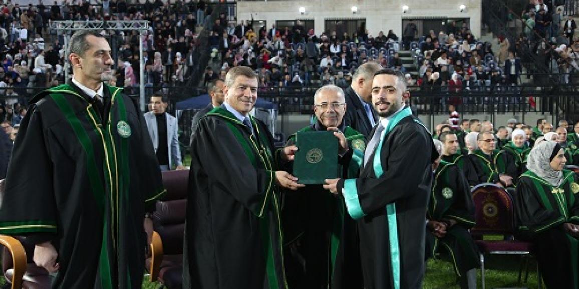 جامعة “الزيتونة” تحتفل بتخريج الفوج الثامن والعشرين للفصل الدراسي الاول